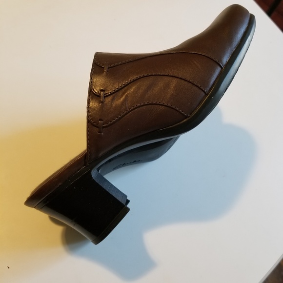 Clark's Leather Heel Slip ons - Picture 4 of 7